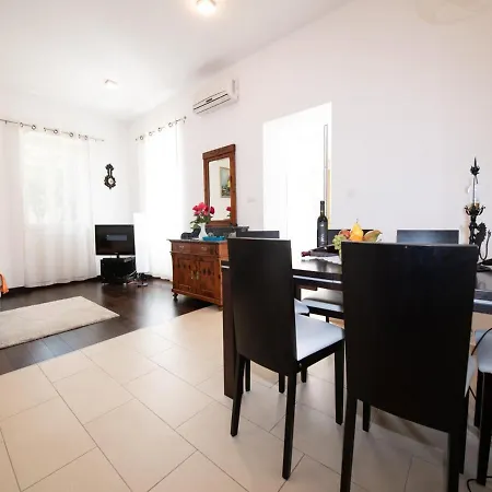 Marina With Sea View Apartment *